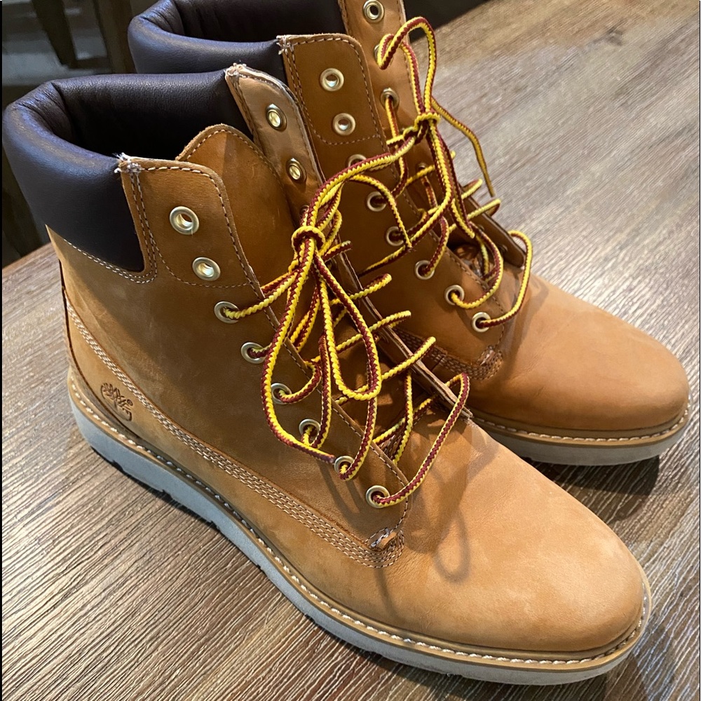 Timberland WOMEN'S KEELEY FIELD 6-INCH BOOTS ~ size 8.5very good conditi…